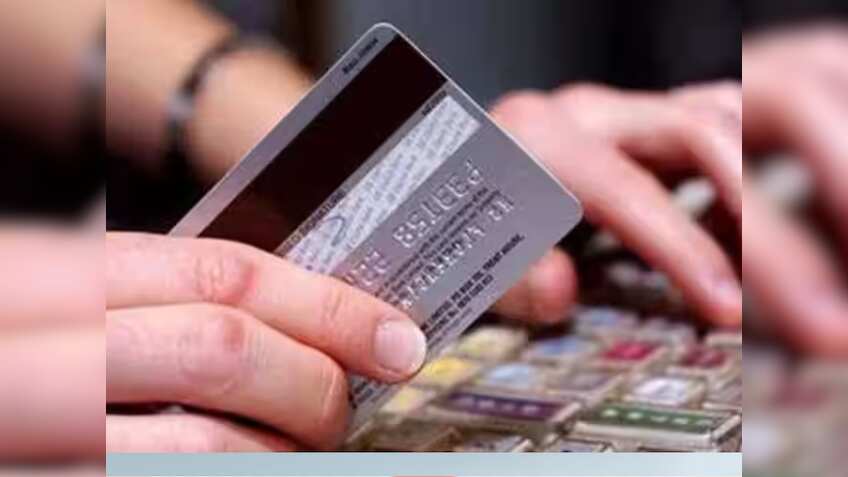 Credit Card के कर्ज के जंजाल में फंस जाएं, तो काम आ सकता है क्रेडिट कार्ड बैलेंस ट्रांसफर का ऑप्‍शन, जानिए इसके बारे में