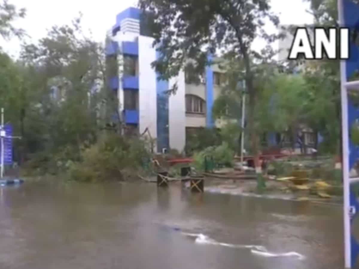 Biparjoy Cyclone LIVE Updates: चक्रवाती तूफान 'बिपारजॉय' का दिल्ली में भी असर, अचानक बारिश से बदला मौसम