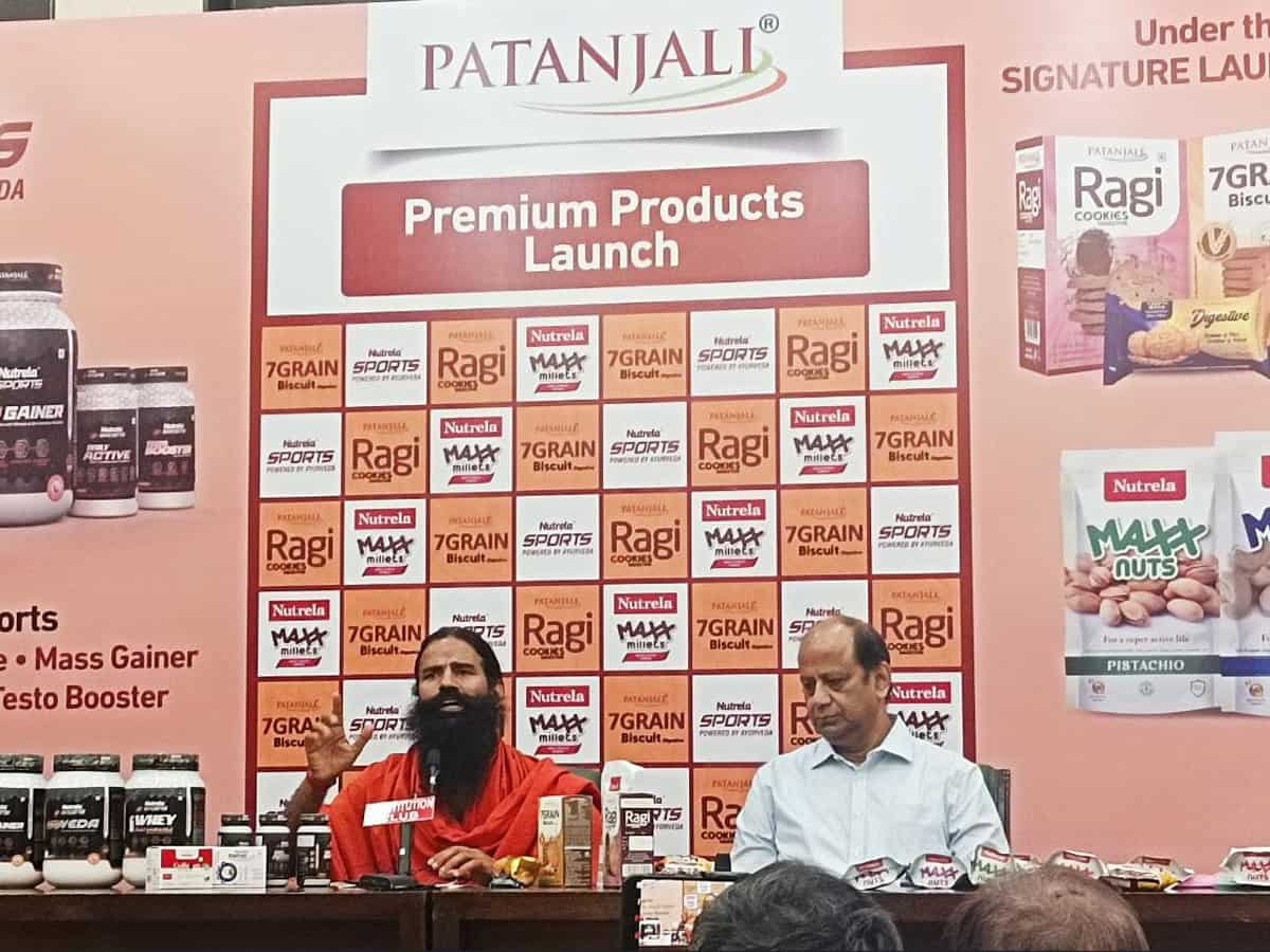 पतंजलि ने 14 प्रीमियम प्रोडक्ट किए लॉन्च, जानिए बिस्कुट से लेकर ड्राई फ्रूट्स तक के लिए बनाया है क्या प्लान