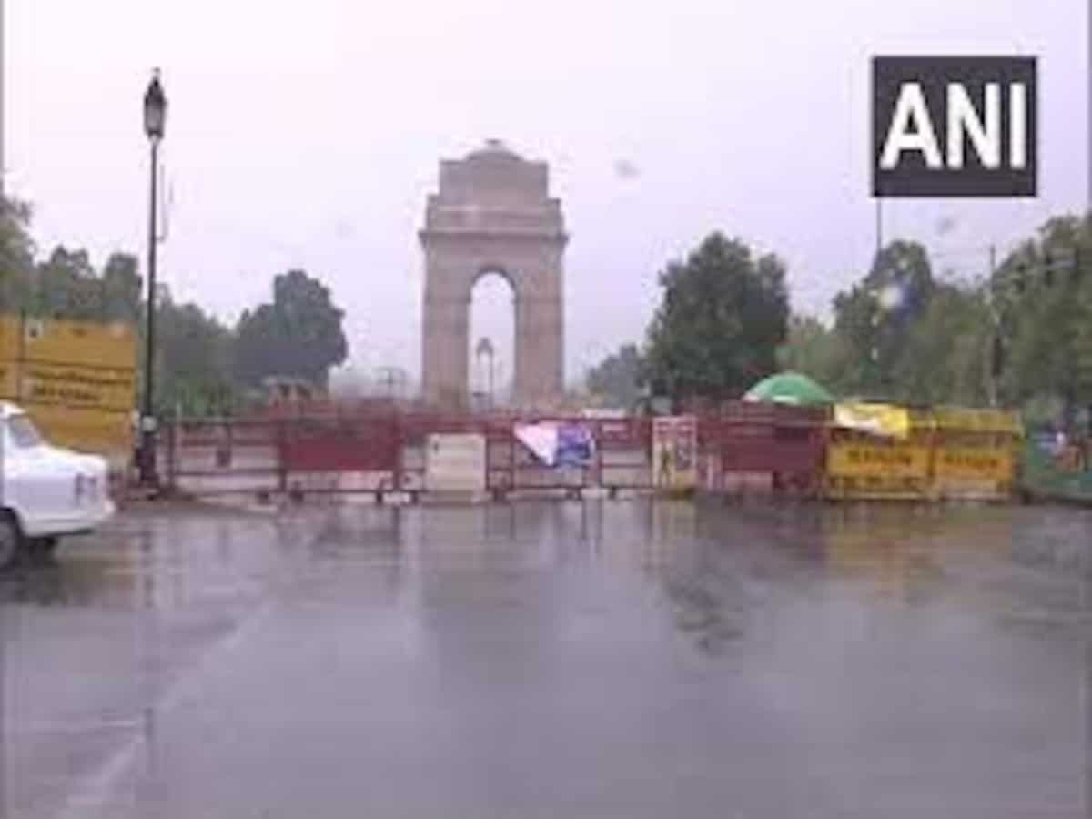 Delhi weather Update: दिल्ली-नोएडा में बदला मौसम का मिजाज,  हो रही झमाझम बारिश, लोगों को गर्मी और उमस से मिली राहत