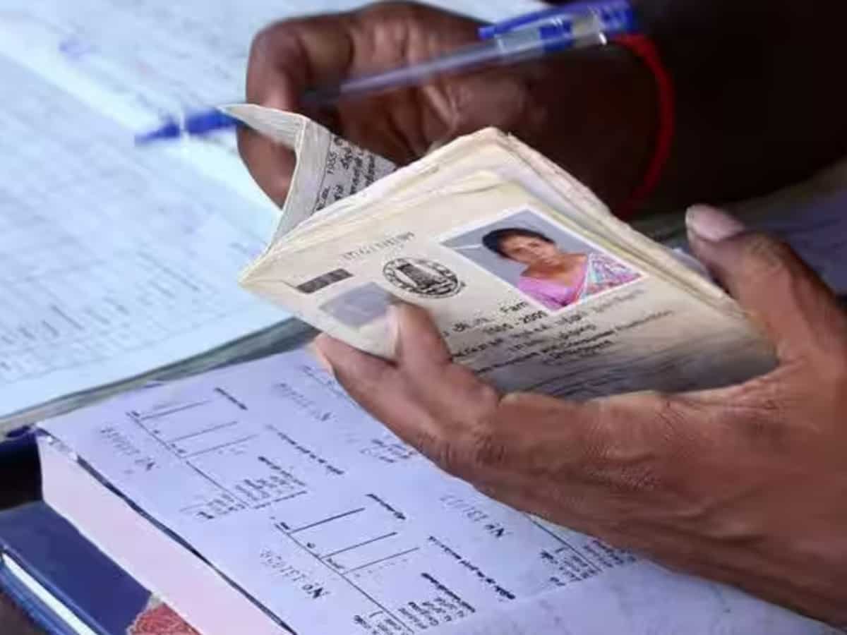 Aadhar-Ration Card Linking: अब 30 सितंबर तक करा सकते हैं राशन कार्ड को आधार कार्ड से लिंक, मंत्रालय ने जारी किया नोटिफिकेशन