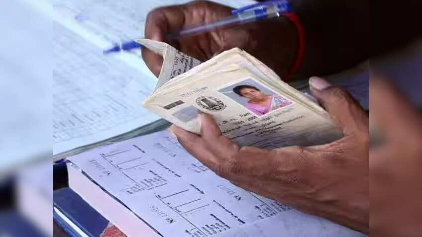 Aadhar-Ration Card Linking: अब 30 सितंबर तक करा सकते हैं राशन कार्ड को आधार कार्ड से लिंक, मंत्रालय ने जारी किया नोटिफिकेशन