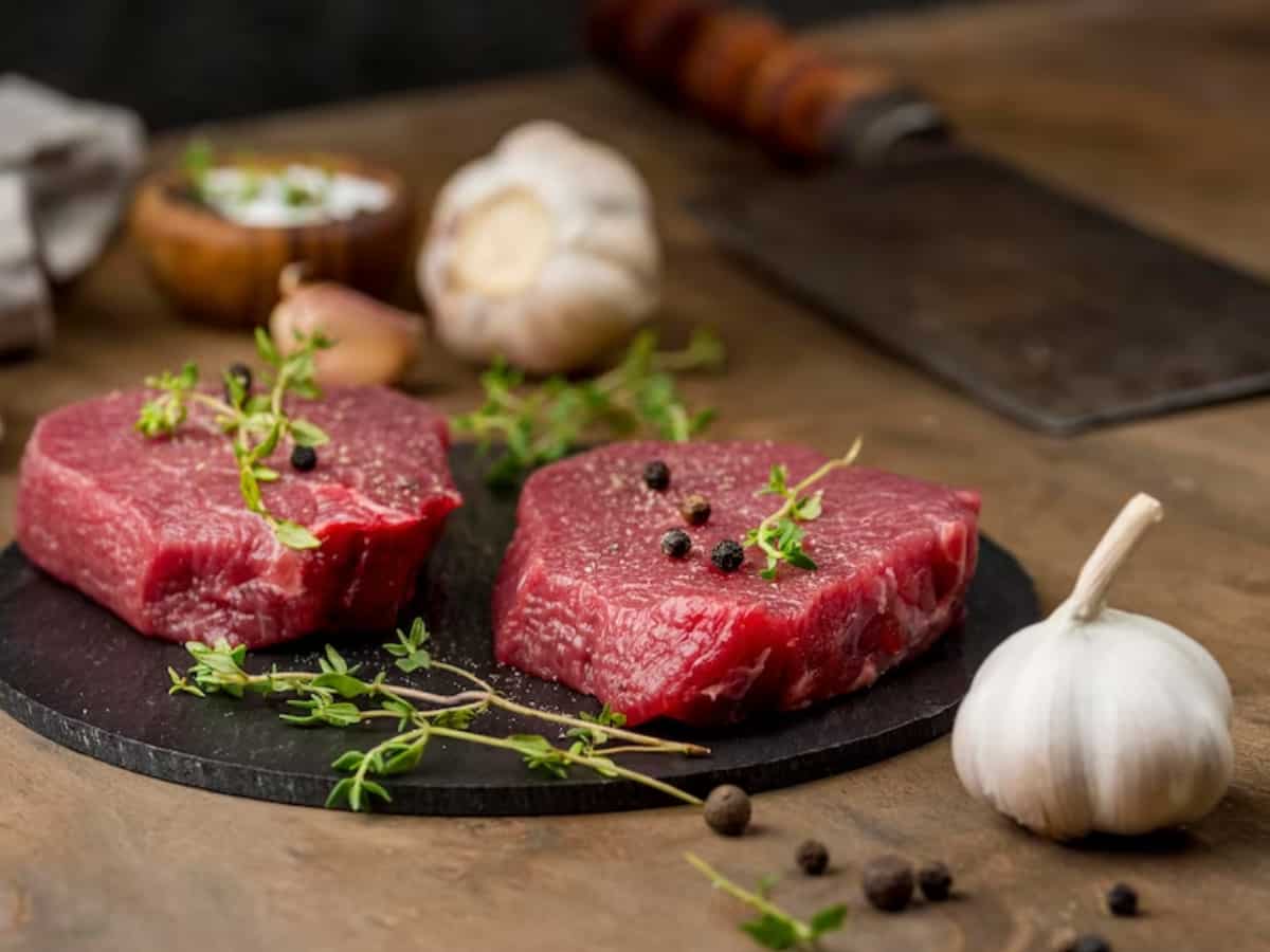 Veg Meat: स्‍वाद और रंगरूप में Non Veg जैसा दिखता है 'शाकाहारी मीट', आखिर ये बनता किस चीज से है?