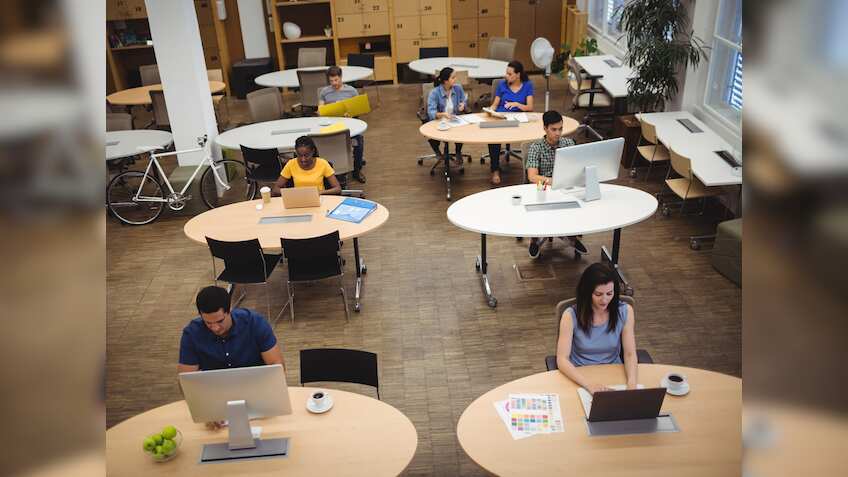 स्टार्टअप शुरू करते वक्त कैसा ऑफिस लें? जानिए कम पैसा खर्च कर के कैसे करें बिजनेस