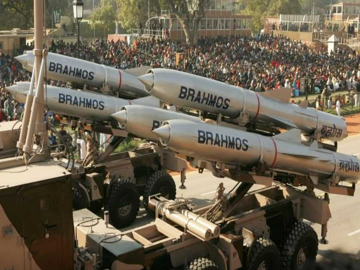 रक्षा क्षेत्र में आत्मनिर्भर बनेगा भारत, Defence corridor में नट-बोल्ट से लेकर BrahMos मिसाइल तक होगा निर्माण