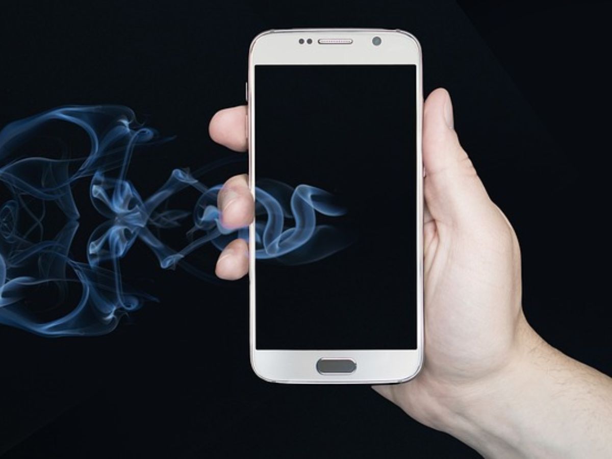 Phone को Overheat होने से बचाती हैं स्मार्टफोन की ये Technique, घंटों यूज करने के बाद भी नहीं होता Temperature High