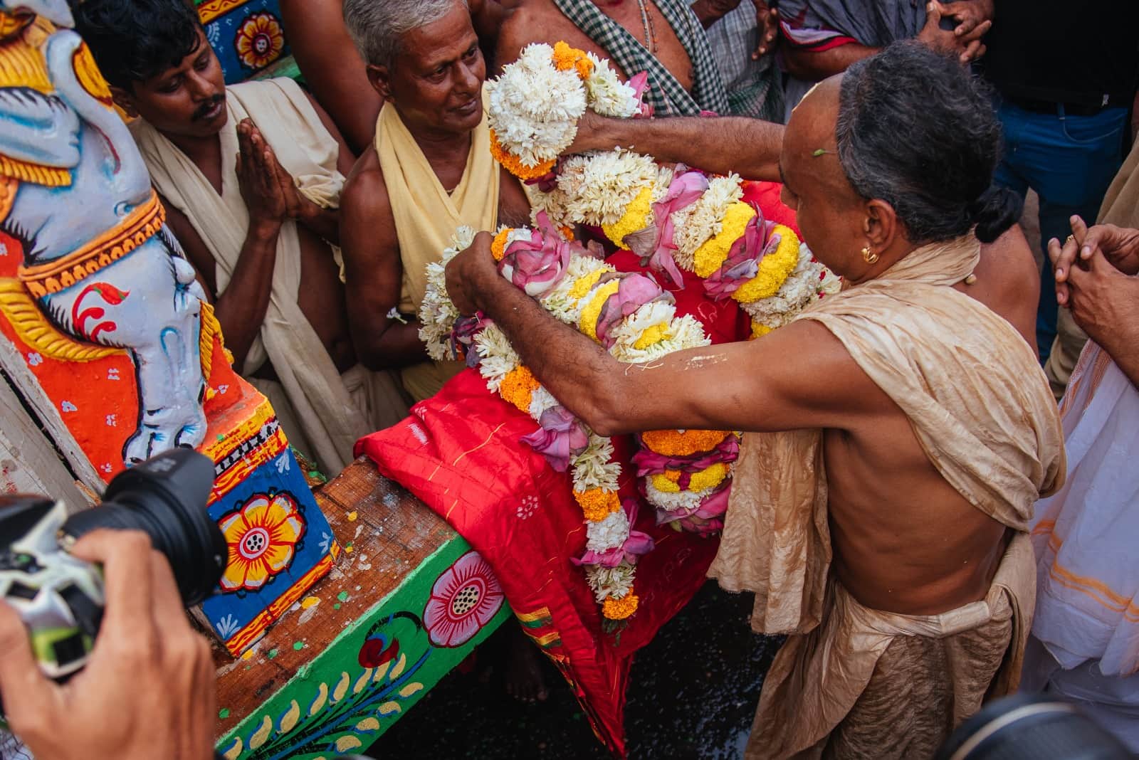 पुरी के जगन्‍नाथ मंदिर में पहांडी बीजे की रस्म शुरू