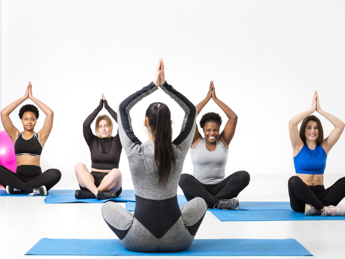 International Day Yoga: जानिए घर बैठे-बैठे कैसे शुरू करें योगा बिजनेस, हर महीने कमाएं लाखों रुपये