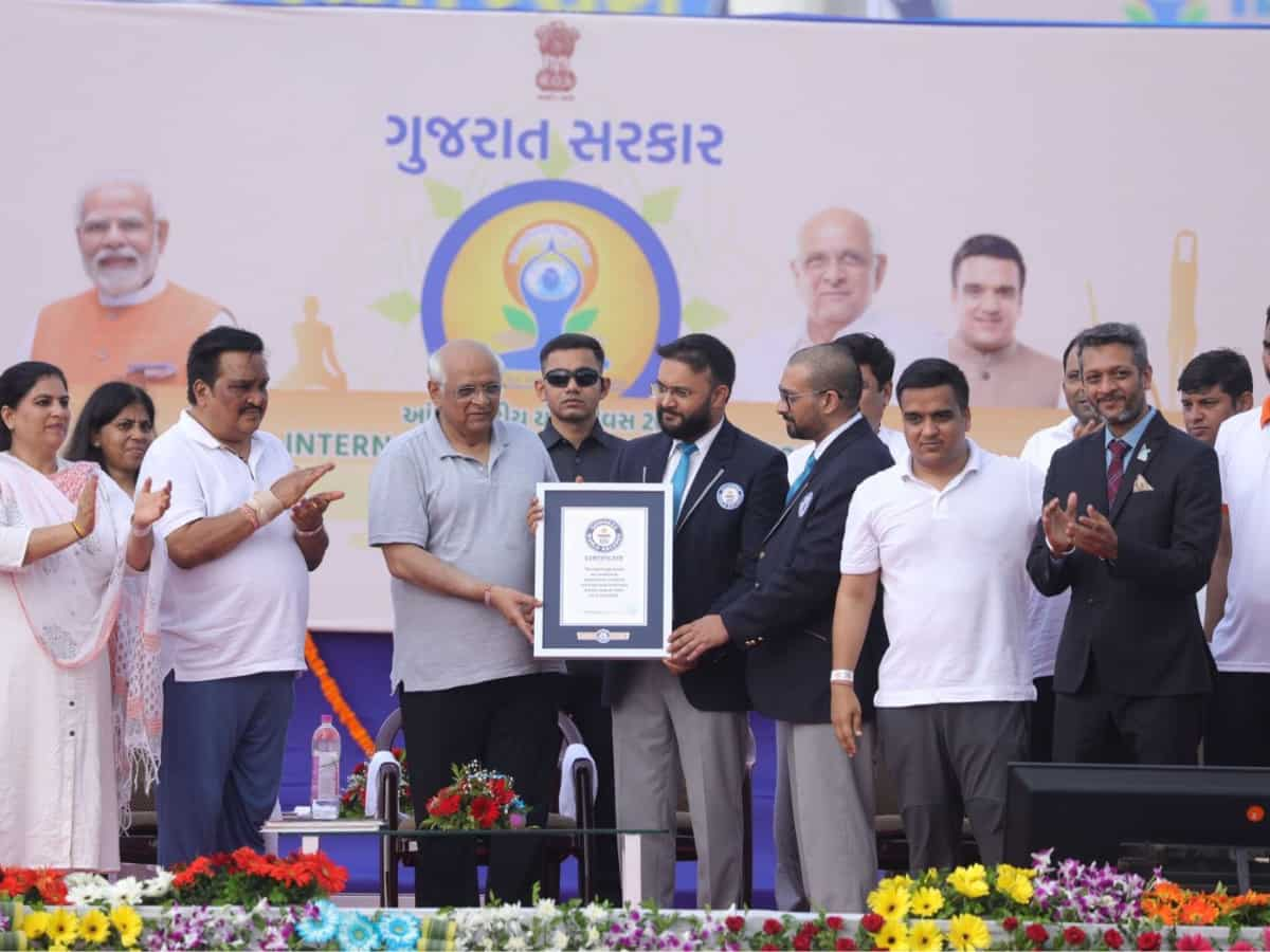 International Yoga Day 2023: सूरत ने बनाया Guinness Record, एक साथ सवा लाख लोगों ने किया योग