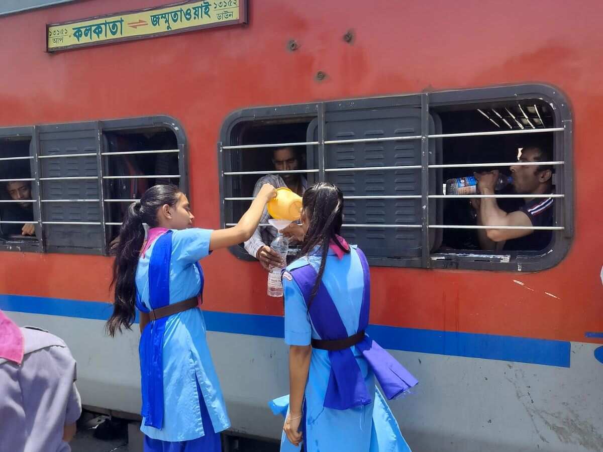 Indian Railways: भीषण गर्मी को देखते हुए रेलवे ने पूरी कर ली अपनी तैयारी, पैसेंजर्स की सुविधा के लिए उठाए ये कदम