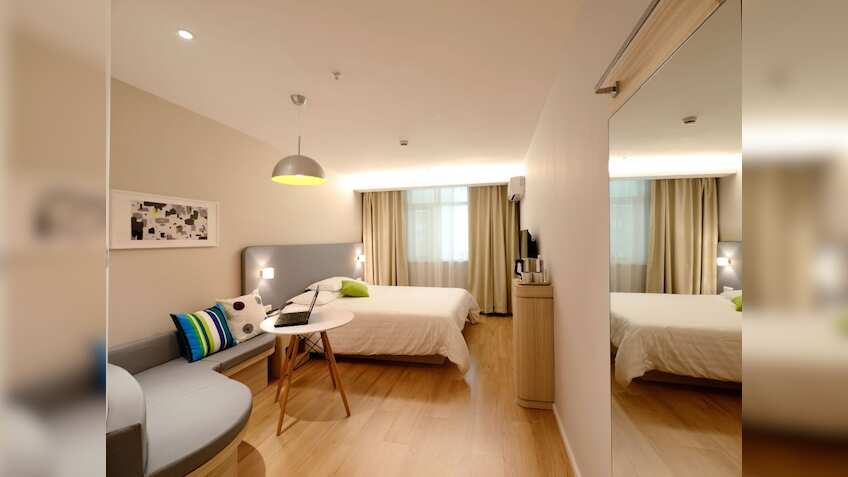 फाइव स्टार होटल में 2 साल रहा गेस्ट, वो भी बिल्कुल मुफ्त, आखिर कैसे लगा Roseate House को ₹50 लाख का चूना?