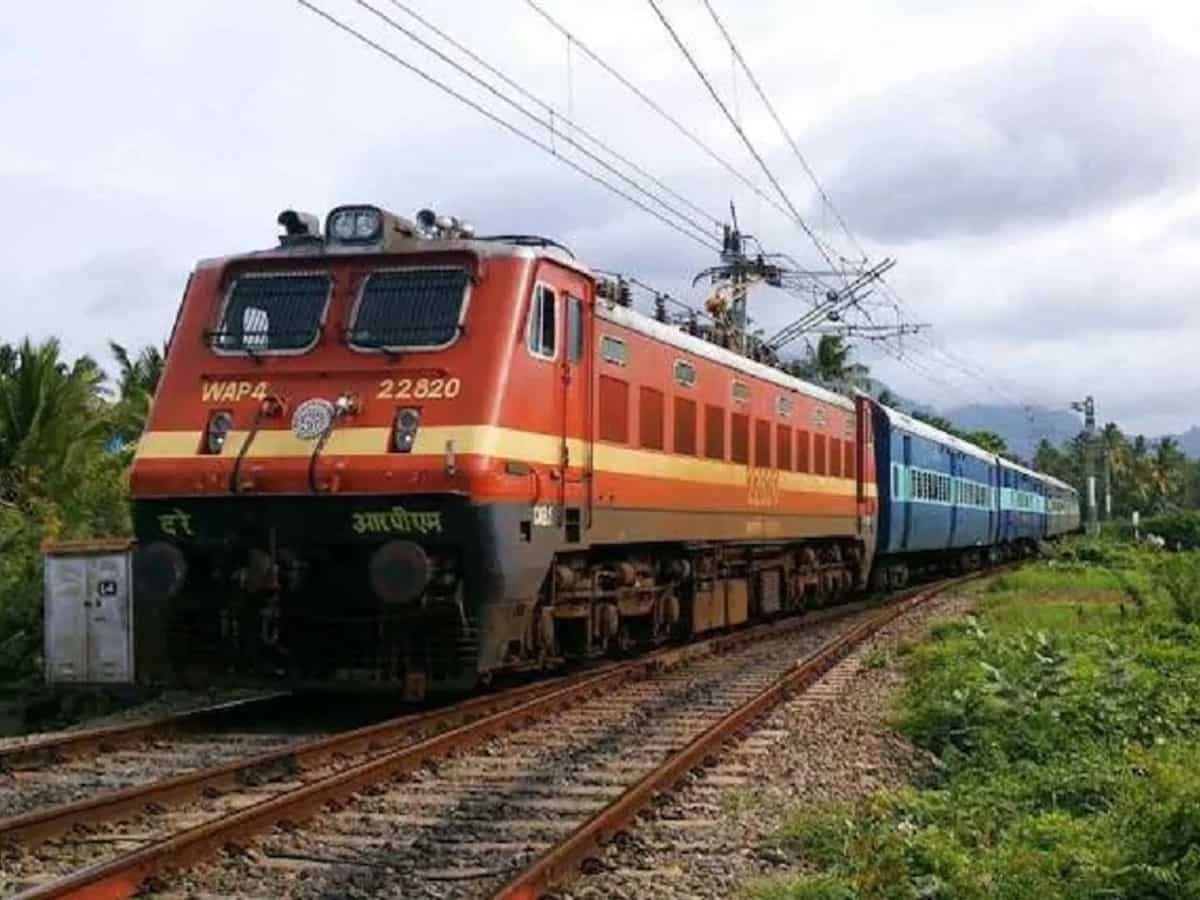 Train Cancellation: यूपी से चलने वाली आधा दर्जन से ज्यादा ट्रेनें रहेंगी रद्द, इन गाड़ियां का रूट्स डायवर्ट