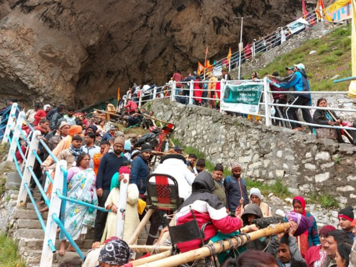 Amarnath Yatra 2023: आप भी करने जा रहे हैं अमरनाथ यात्रा, तो जान लें कौन सी चीजें साथ ले जा सकते हैं और कौन सी नहीं| Zee Business Hindi
