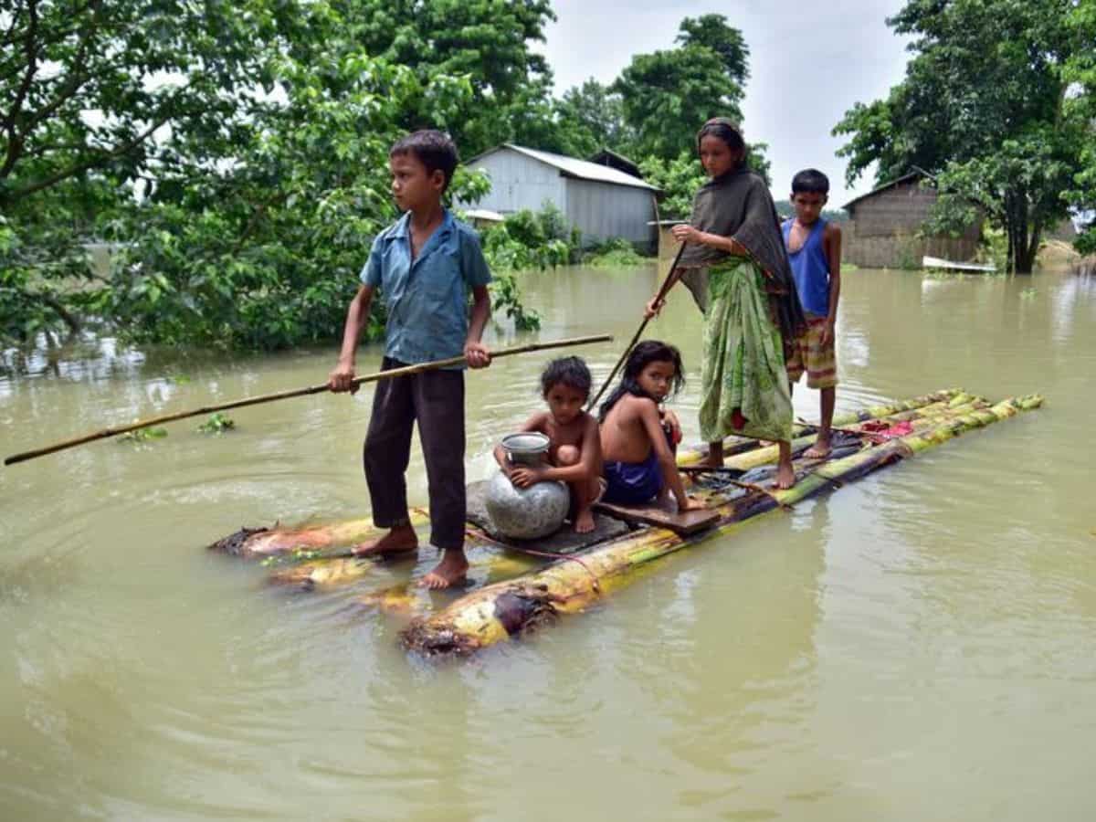 असम में बाढ़ की स्थिति अभी भी गंभीर, 9 जिले में फंसे हुए हैं चार लाख से अधिक लोग, अमित शाह ने दिया मदद का आश्वासन