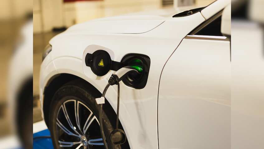 Electric Vehicle को चार्ज करने में नहीं होगी कोई दिक्कत! ये कंपनी देश में इंस्टॉल करेगी 1000 स्टेशन