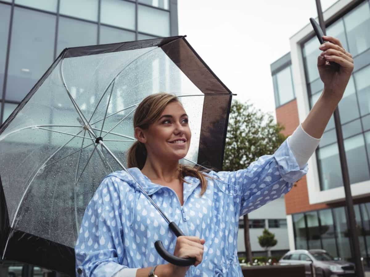 Smartphone Tips: बे-मौसम बरसात में कैसे बचाएं अपना Smartphone, Safety के लिए इन Tips को करें Follow