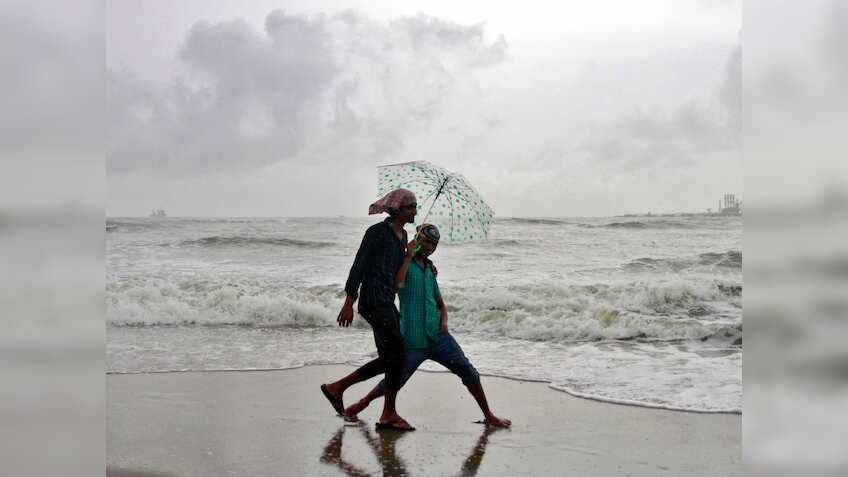 Weather Alert: आफत की बारिश बनकर आया Monsoon, मौसम विभाग ने जारी किया इन राज्यों के लिए Orange Alert