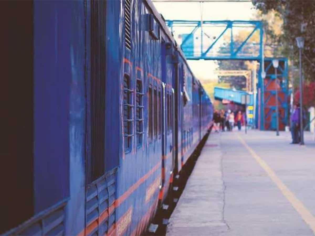 Odisha, पश्चिम बंगाल जाने वाले पैसेंजर्स के लिए बुरी खबर, कैंसिल हैं ये 18 Trains, चेक कर लीजिए Railway का Schedule