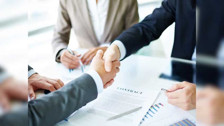 Axis Bank और SBI की जल्दबाजी से फंस सकती है Deal? जिसे RBI ने दिया था Notice, उसे ही बेच रहे कंपनी