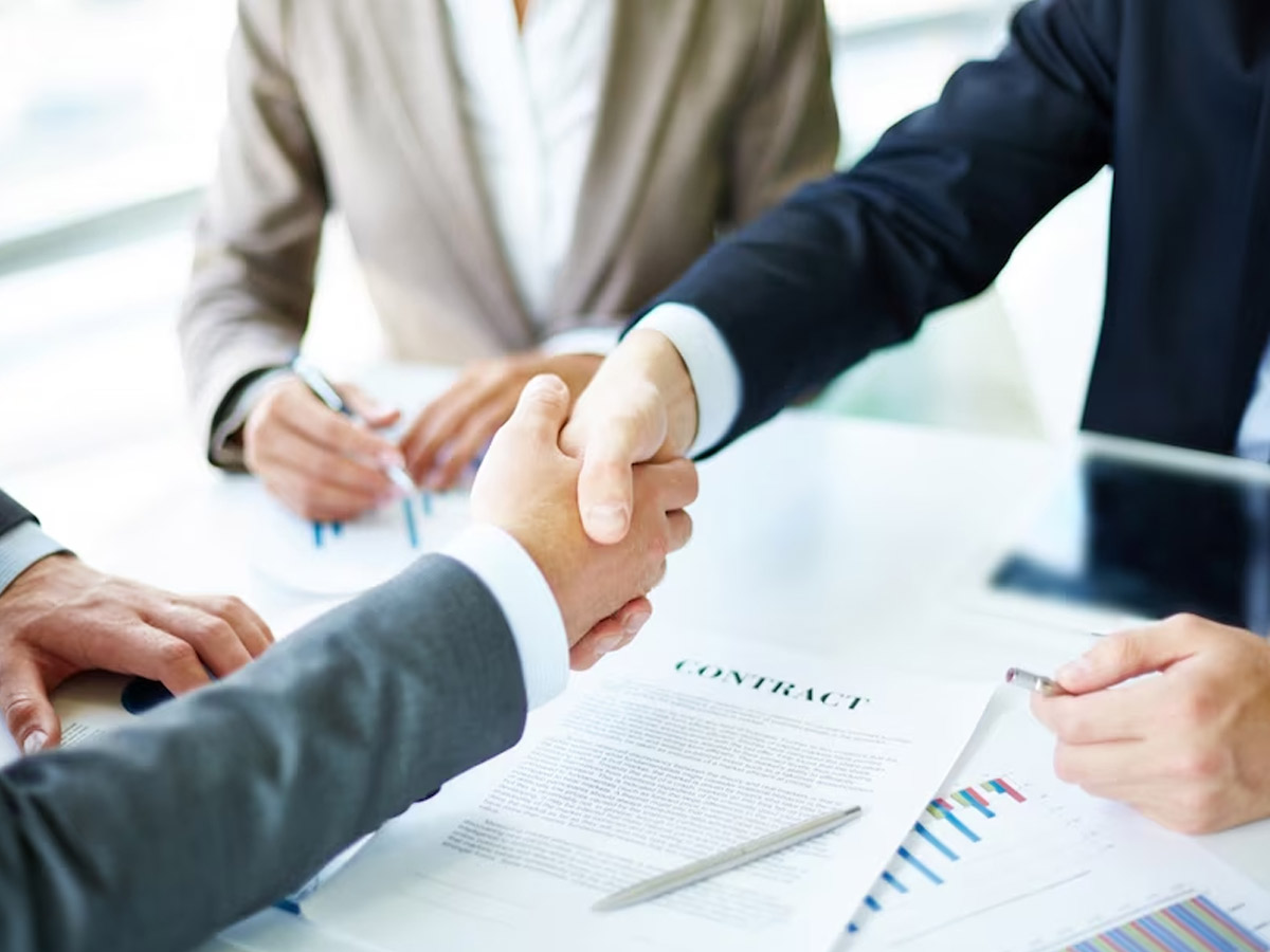 Axis Bank और SBI की जल्दबाजी से फंस सकती है Deal? जिसे RBI ने दिया था Notice, उसे ही बेच रहे कंपनी