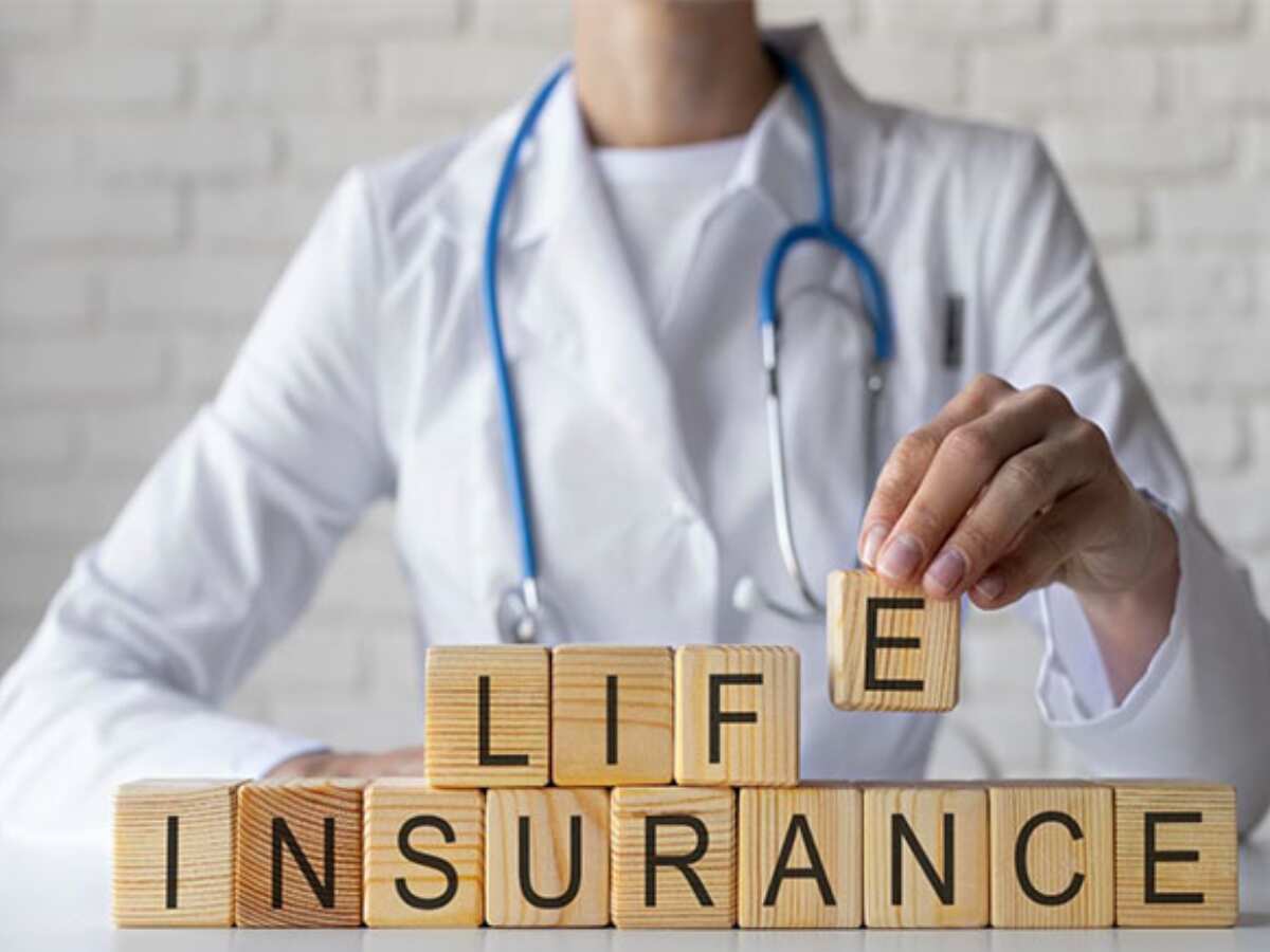 क्‍या होता है Term Insurance, ये लाइफ इंश्‍योरेंस से कितना अलग है और इसे खरीदते समय किन बातों का खयाल रखना चाहिए?