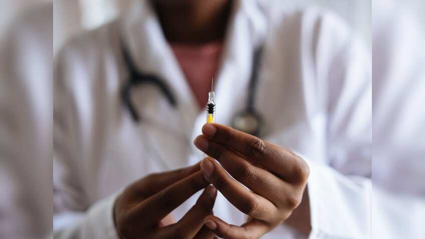 National Doctors Day: दुनियाभर में है भारतीय डॉक्टरों की डिमांड, फिर देश में हेल्थकेयर सिस्टम क्यों है बदहाल?