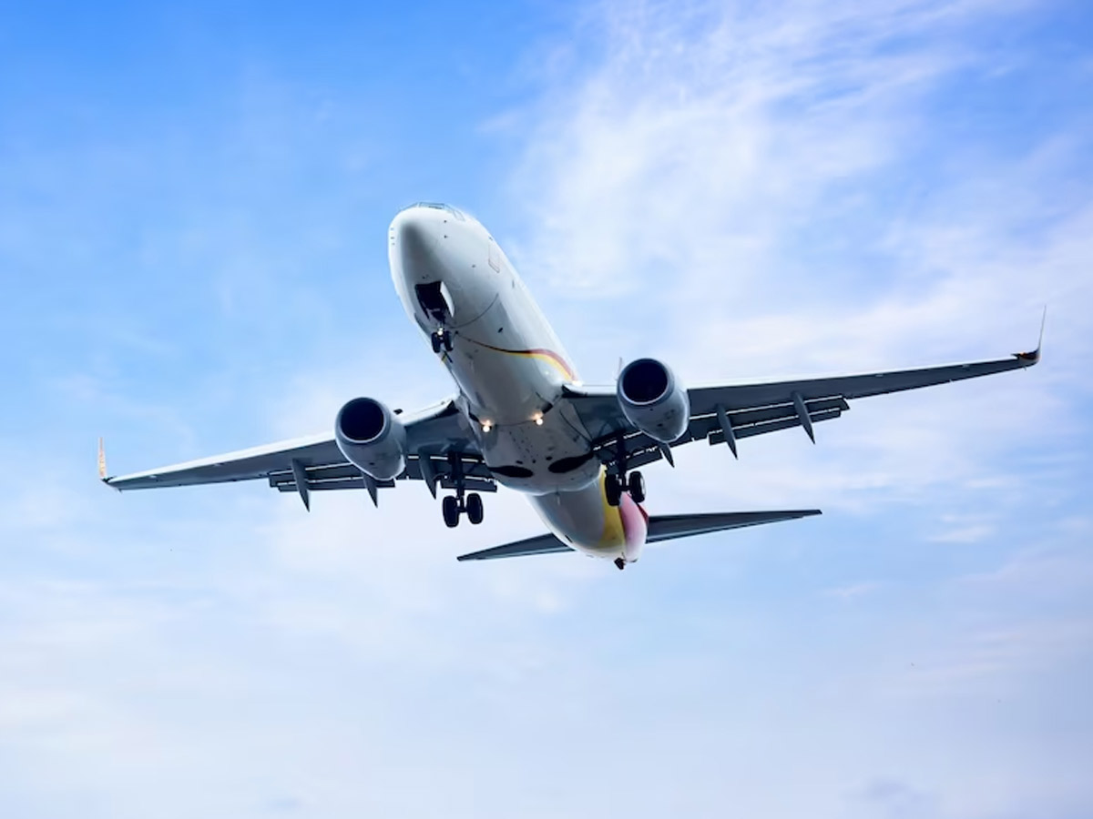 सरकारी दखल के बाद हवाई किराए में आई भारी गिरावट, कई रूट्स पर दाम हुए आधे, यहां देखिए पूरी रेट लिस्ट
