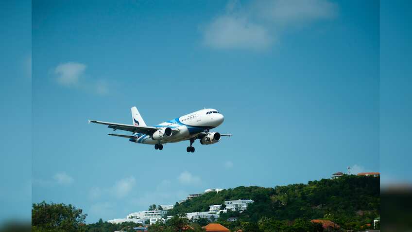 Flight की Cockpit में Unauthorized entry को लेकर DGCA सख्त, जारी की Advisory