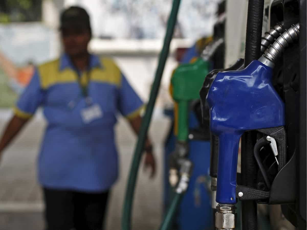 Petrol-Diesel Price: बीते 1 साल से नहीं बदले तेल के भाव; आज के लिए दिन आम लोगों को मिली खुशखबरी?