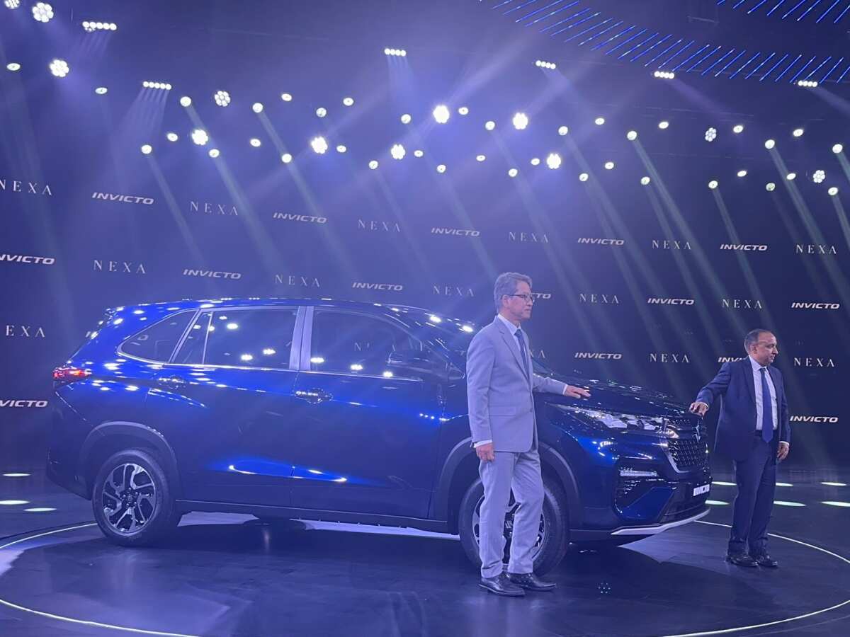 LIVE | Maruti Suzuki Invicto Price in India 2023: 23.24 Km /litre का माइलेज, 6 एयरबैग, जानें कितनी है On Road कीमत