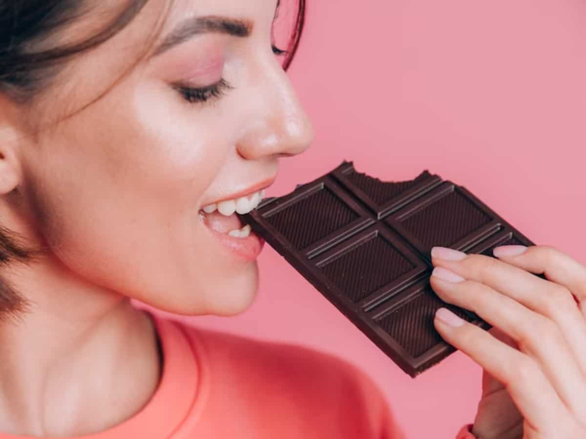 World Chocolate Day 2023: क्‍यों सेलिब्रेट किया जाता है ये दिन? जानिए चॉकलेट खाने के फायदे और नुकसान