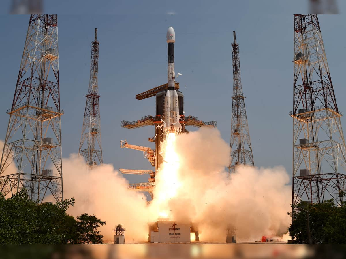 इंजीनियर्स के लिए खुशखबरी, ISRO में हो रही है भर्ती; 2 लाख की सैलरी चाहिए तो इस तारीख तक करें आवेदन