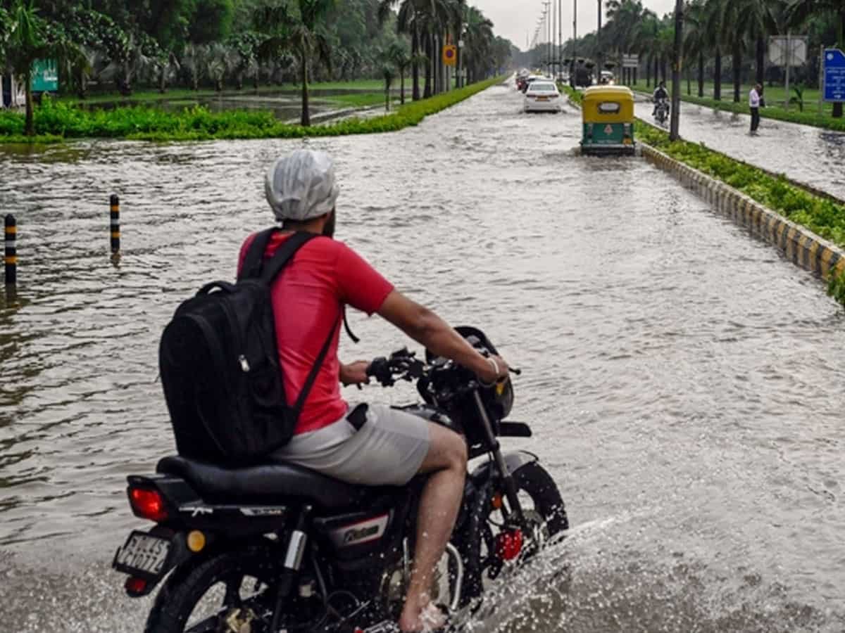 Delhi Weather: जानिए भारी बारिश से दिल्लीवासियों को कब मिलेगी राहत, ट्रैफिक जाम पर आया बड़ा अपडेट