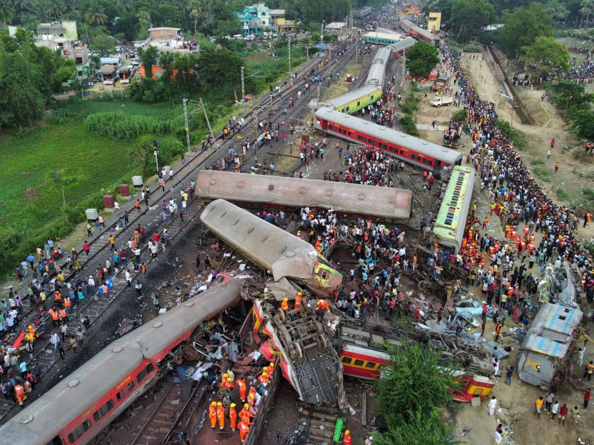 बालासोर ट्रेन दुर्घटना में रेलवे ने 7 कर्मचारियों को किया निलंबति, कहा- लापरवाही न की होती, तो टल जाता बड़ा हादसा