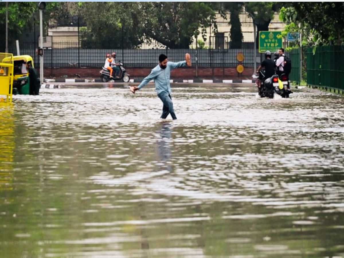 Delhi Flood: दिल्‍ली के इन इलाकों में अब भी भरा है अच्‍छा खासा पानी, कहीं भी निकलने से पहले देख लें ये वीडियो