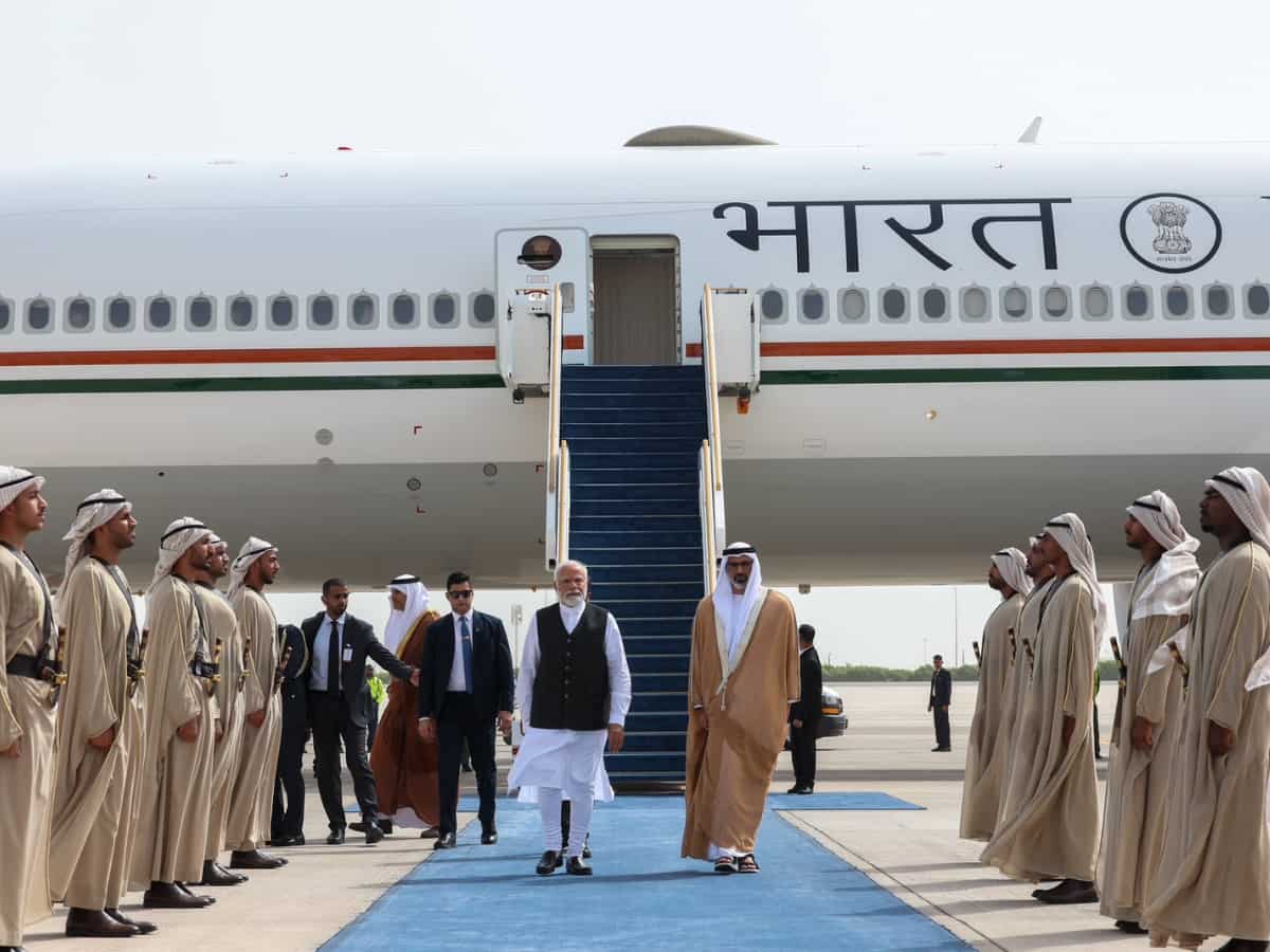 France की यात्रा के बाद UAE पहुंचे पीएम नरेंद्र मोदी, अबू धाबी एयरपोर्ट पर हुआ भव्य स्वागत
