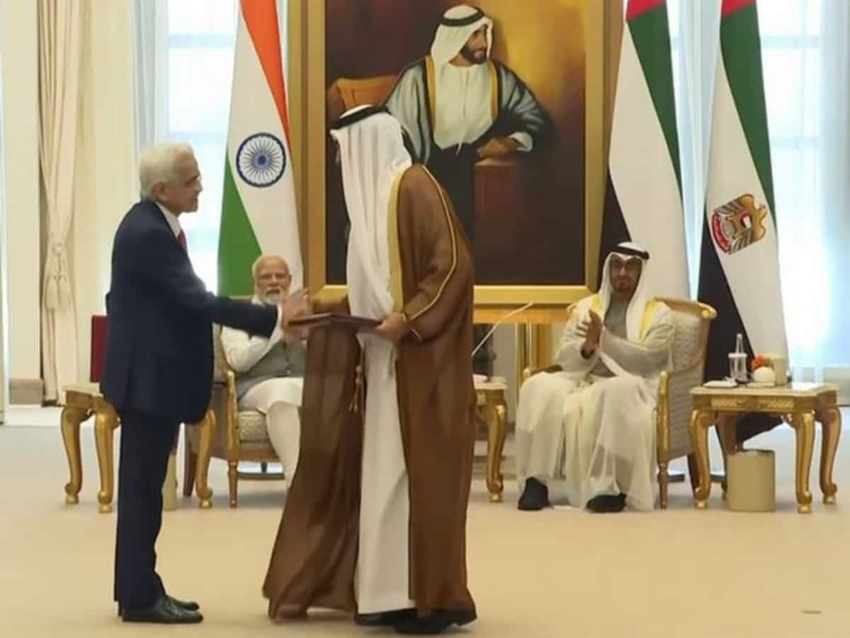 PM Modi UAE Visit: UAE में पीएम मोदी, स्थानीय मुद्राओं में लेनदेन पर बनी सहमति, कई बड़े समझौतों पर लगी मुहर