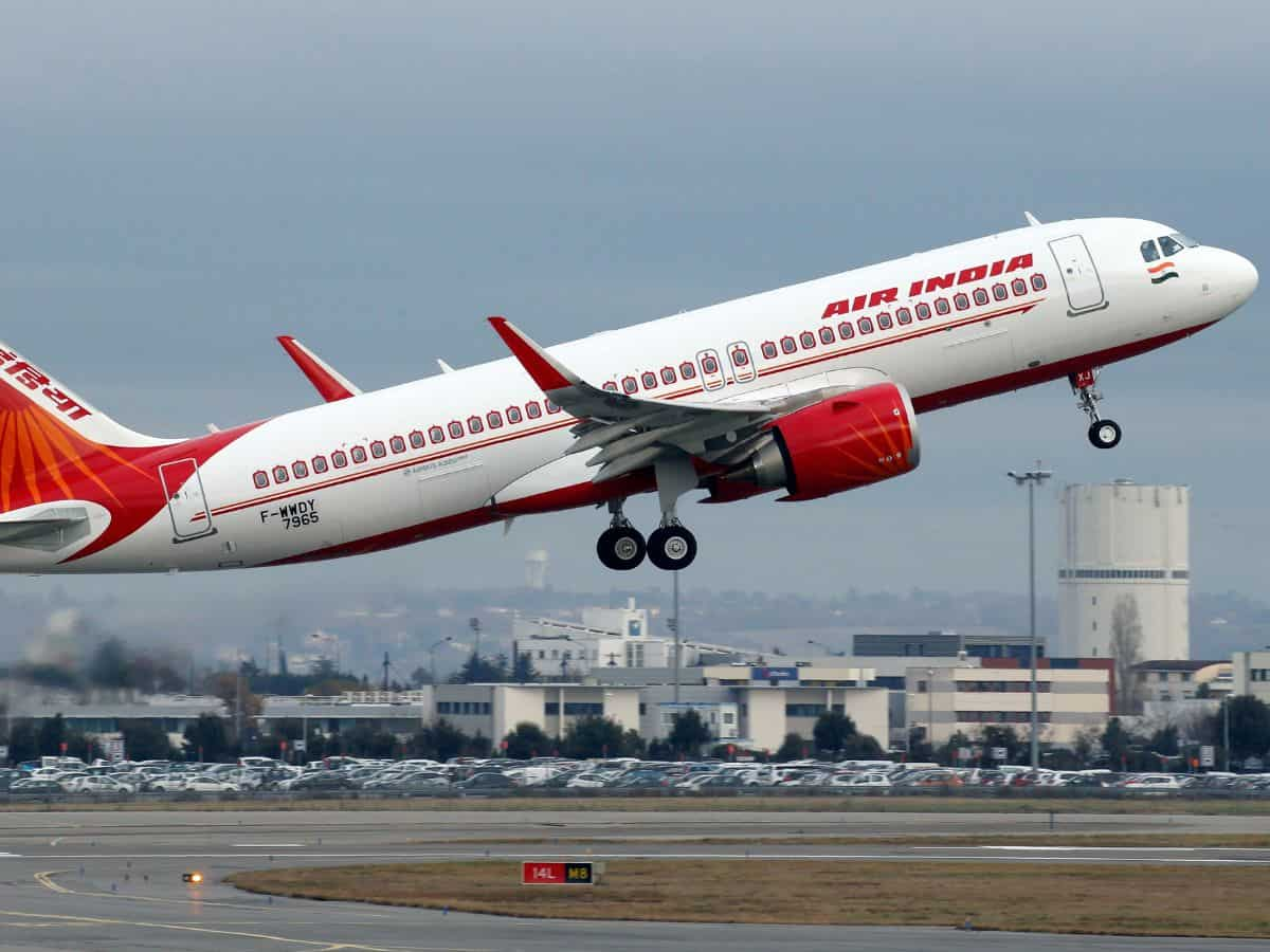 Air India की फ्लाइट में मोबाइल हुआ ब्लास्ट, उदयपुर में करानी पड़ी फ्लाइट की इमरजेंसी लैंडिंग