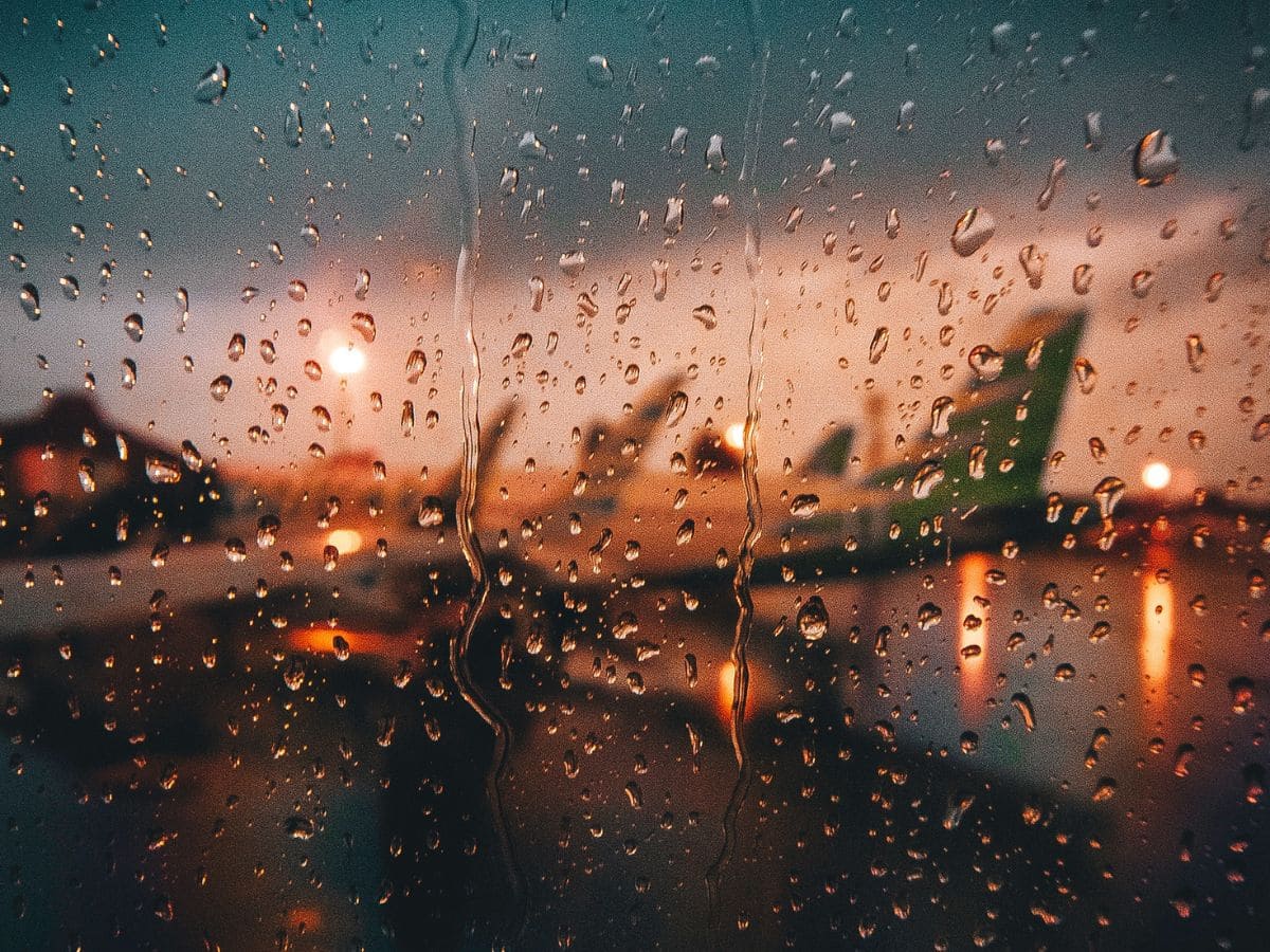 भारी बारिश, चमचमाती बिजली के बीच कैसे उड़ता है प्लेन? IndiGo के पायलट ने बताया पूरा हाल, जानकर आप भी कहेंगे भई वाह..!
