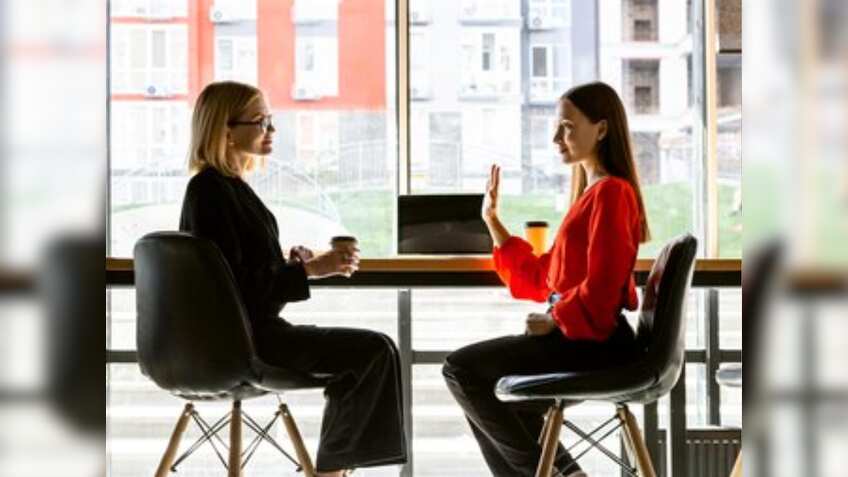 World Listening Day 2023: बोलने से ज्‍यादा हैं सुनने के फायदे, यकीन नहीं तो आजमाकर देख लें...जानिए 5 Interesting Benefits