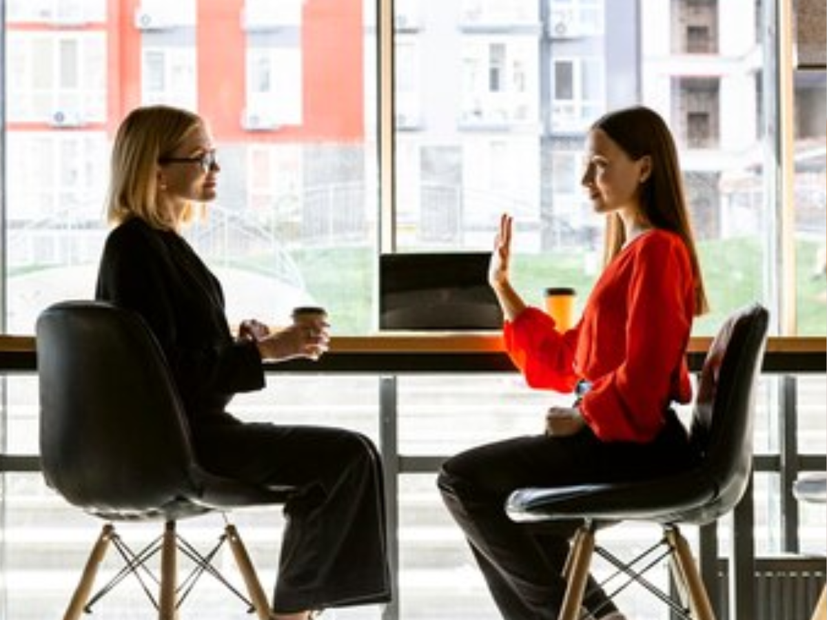 World Listening Day 2023: बोलने से ज्यादा हैं सुनने के फायदे, यकीन नहीं तो आजमाकर देख लें...जानिए 5 Interesting Benefits