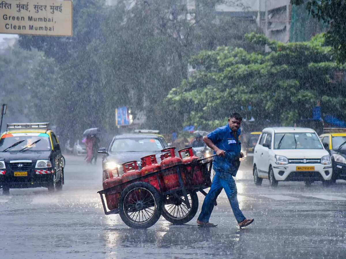Maharashtra के लिए मौसम विभाग की बड़ी चेतावनी, भारी बारिश के लिए रहें तैयार, कई हिस्सों के लिए जारी किया Red Alert