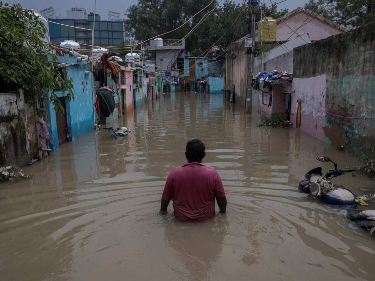 Weather Update: उमस भरी गर्मी से परेशान दिल्ली पर फिर बाढ़ का खतरा, IMD ने दिया इन शहरों में बारिश का ऑरेंज अलर्ट