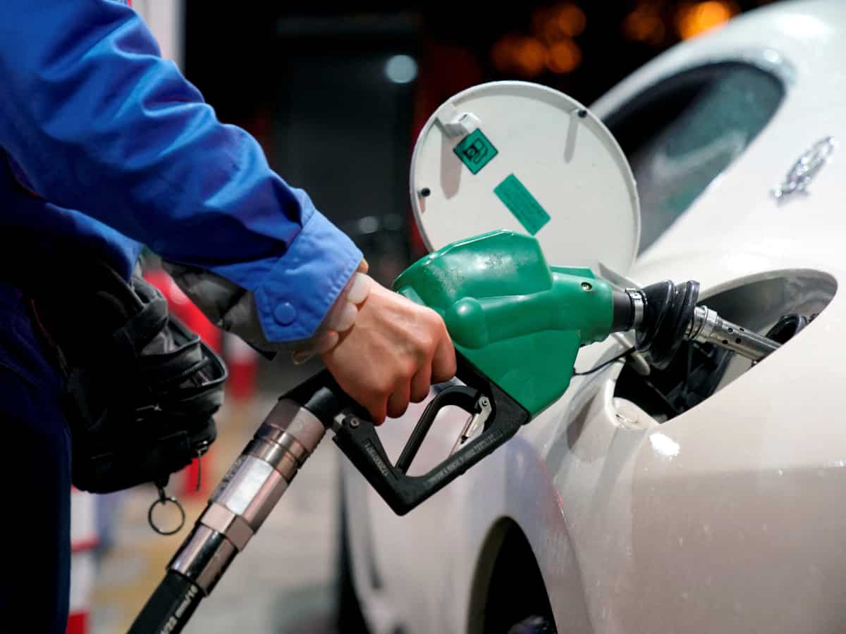 Petrol-Diesel Price: पेट्रोल और डीजल की ताजा कीमतों को लेकर जारी हुई ताजा लिस्ट, चेक कर लो अपने यहां के रेट्स