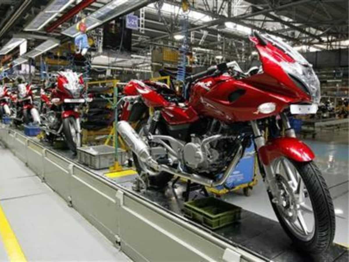 Bajaj Auto Q1 Results: अनुमान से अच्छे रहे नतीजे, स्टैंडअलोन मुनाफा रहा ₹1665 करोड़, जानिए डीटेल्स