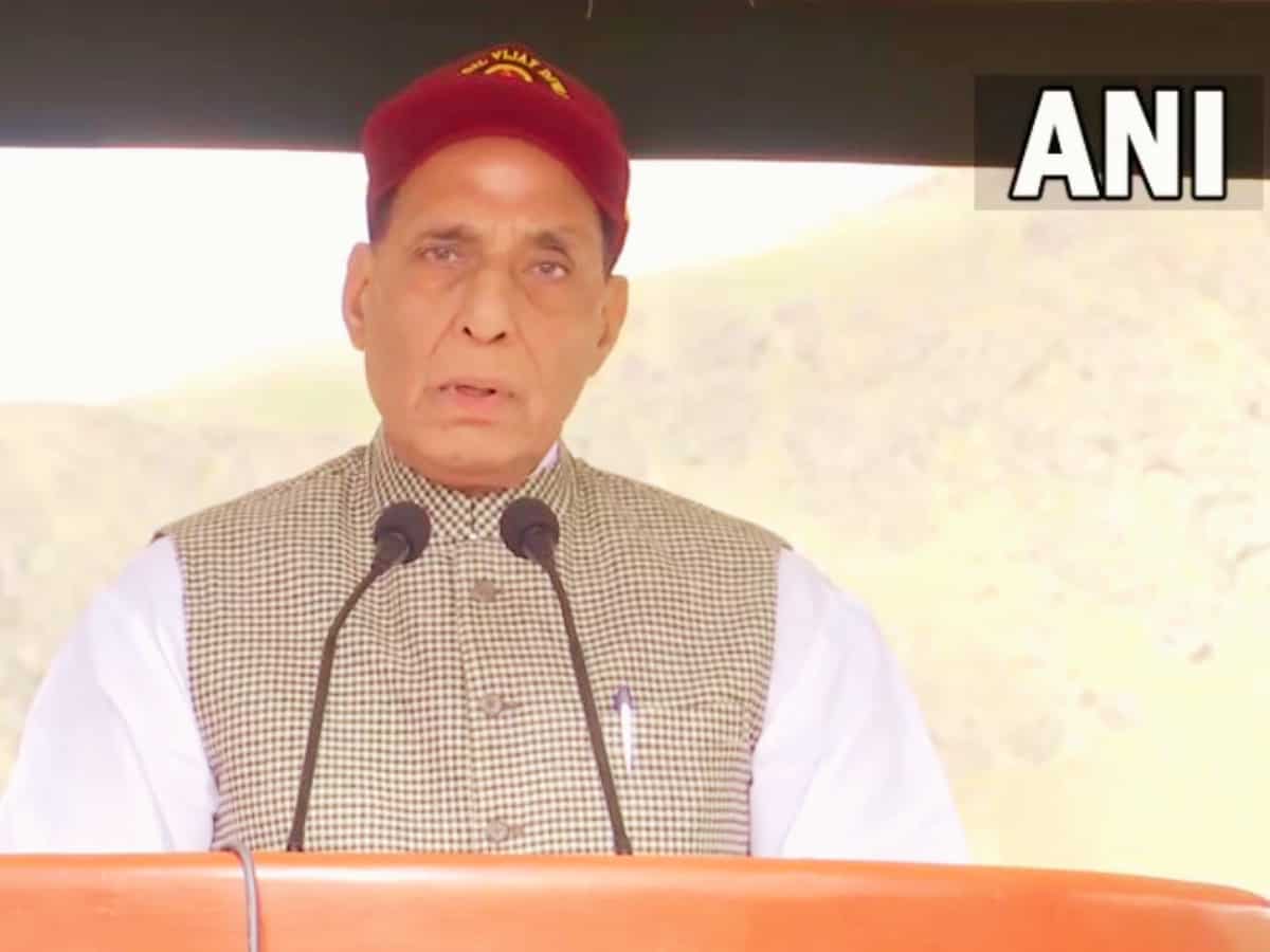 Kargil Vijay Diwas 2023: रक्षा मंत्री राजनाथ सिंह ने करगिल युद्ध में अपनी जान गंवाने वाले जवानों को दी श्रद्धांजलि