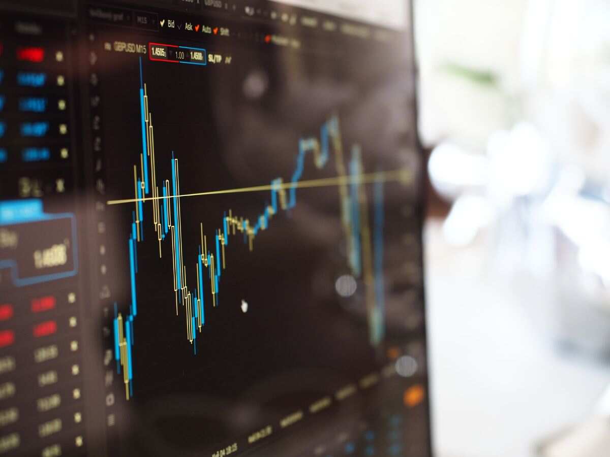 Stock Market: बाजार में लौटी बिकवाली; सेंसेक्स 440 अंक नीचे बंद, ऑटो-बैंकिंग शेयरों में तेज बिकवाली