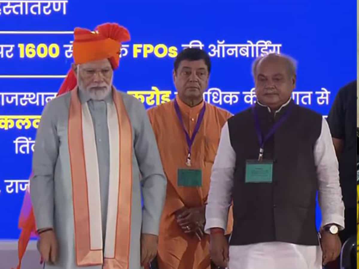 PM Modi in Rajasthan: किसानों को मिला यूरिया गोल्ड का तोहफा, पीएम ने राष्ट्र को समर्पित किए सवा लाख से ज्यादा 'किसान समृद्धि केंद्र'