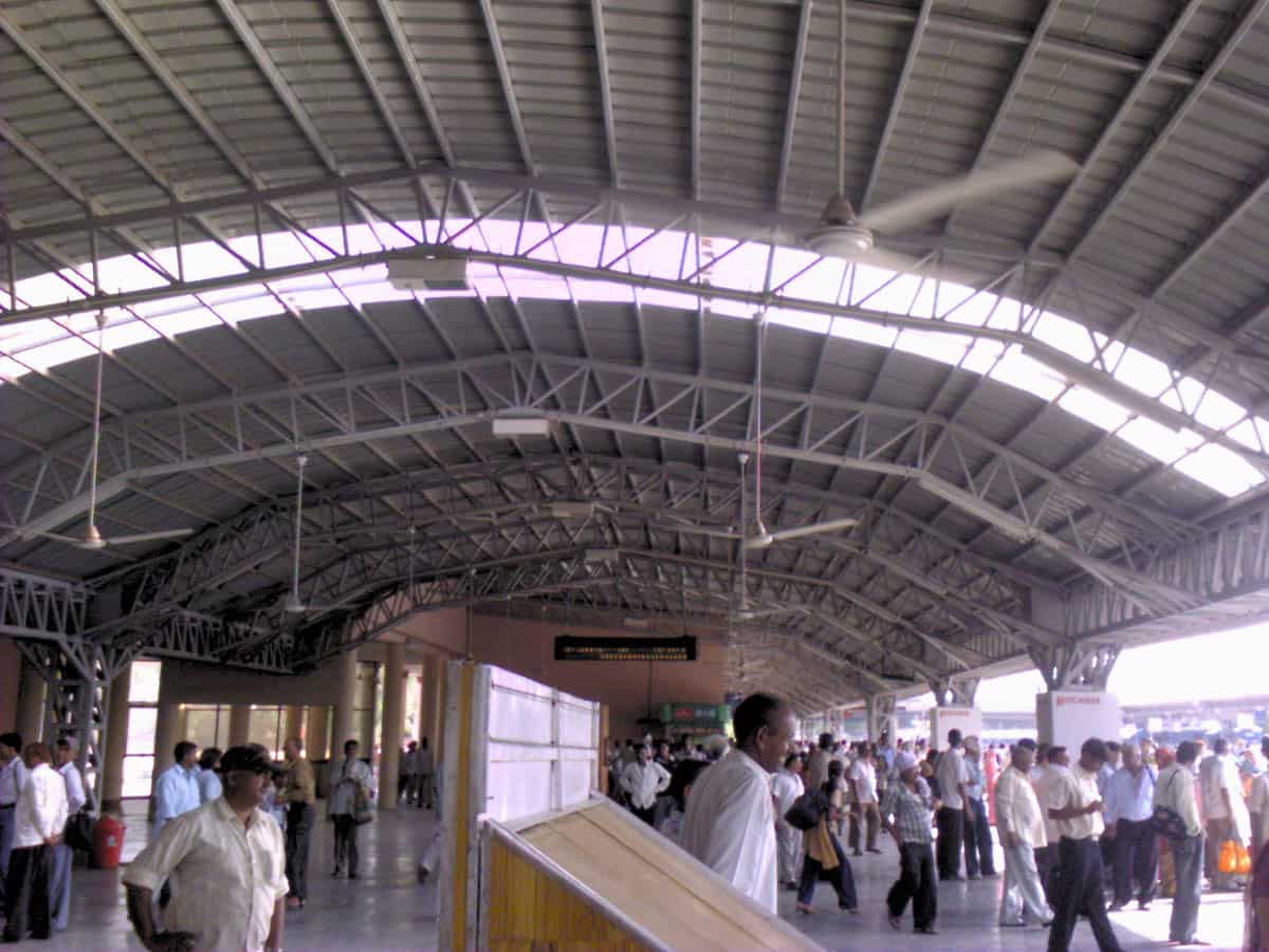 दिल्ली के इन तीन स्टेशनों की पलटेगी काया, फुटओवर ब्रिज समेत मिलेगी ये वर्ल्ड क्लास सुविधाएं