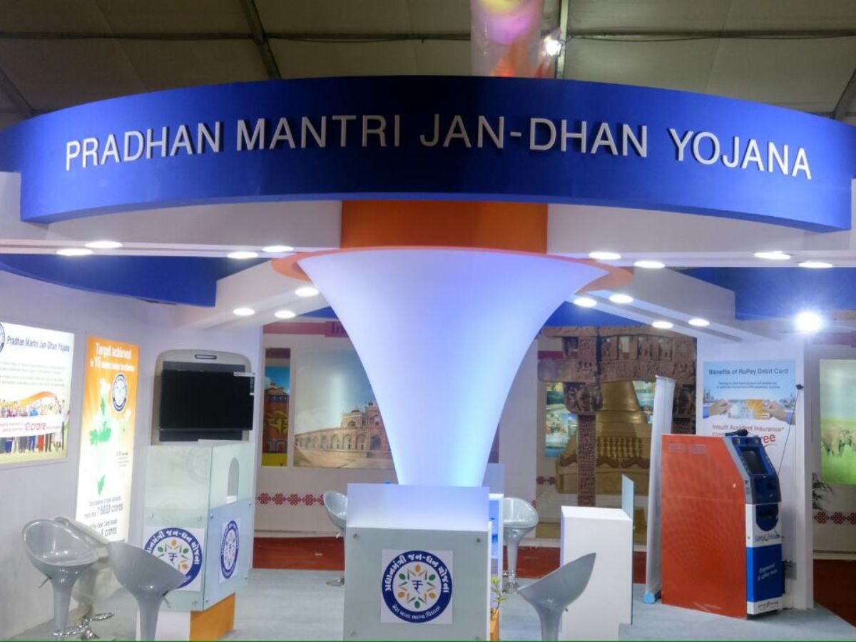 PM Jan-Dhan Yojana: 2 लाख का एक्सीडेंटल कवर देने वाली है सरकार की ये स्कीम, 9 साल में कितनी रही कामयाब? | Zee Business Hindi